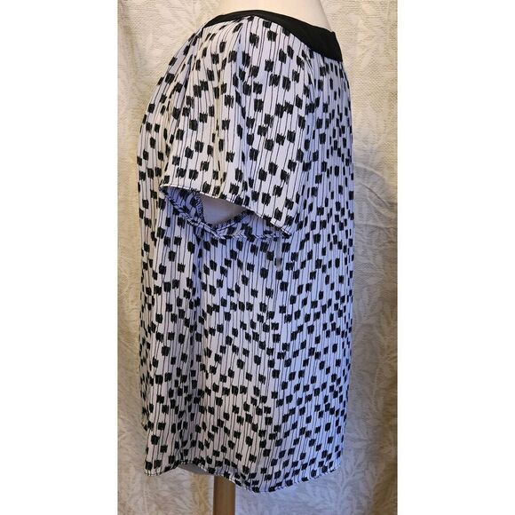 F60 Worthington Woman's white w/black print flowy blouse short sleeved V-neck - Picture 3 of 10